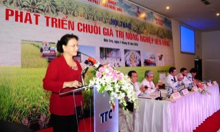 Phó chủ tịch Quốc hội Nguyễn Thị Kim Ngân tham dự Hội thảo về phát triển chuỗi giá trị nông nghiệp bền vững